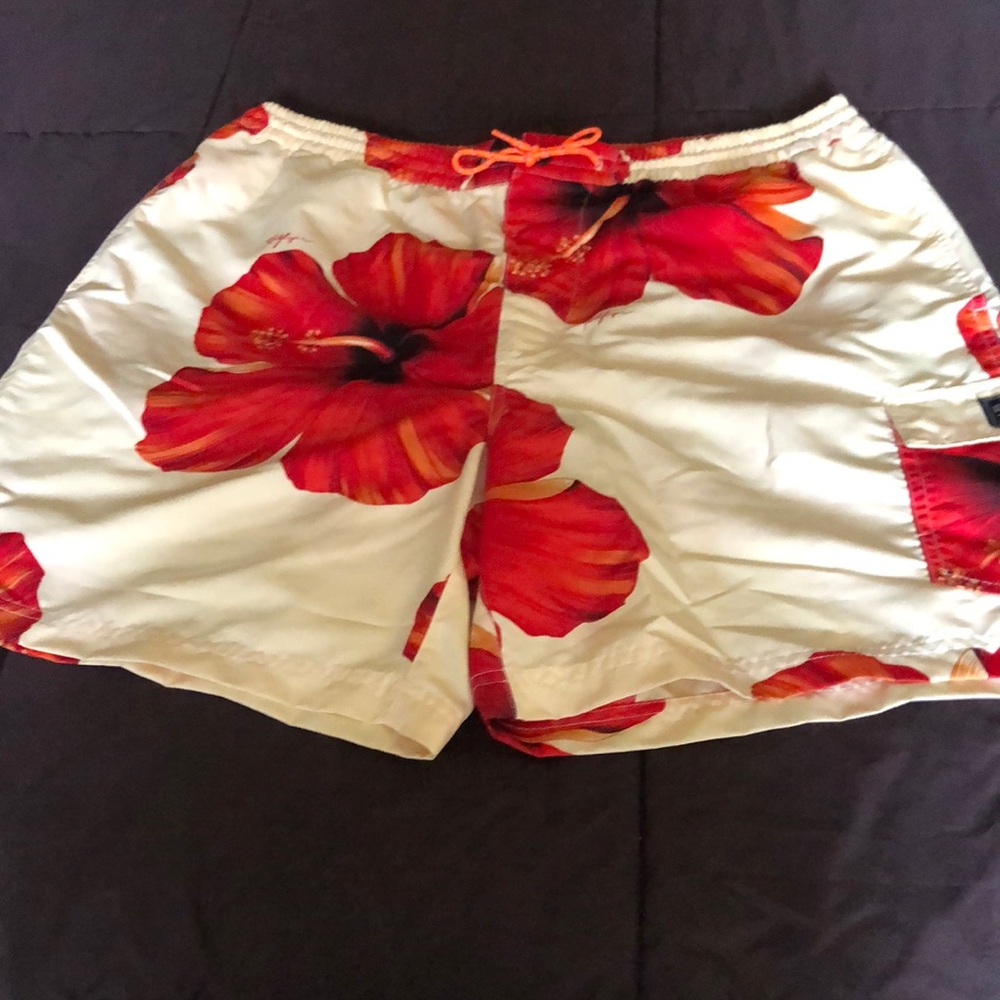 New never been worn. No tags Tommy Hilfiger shorts